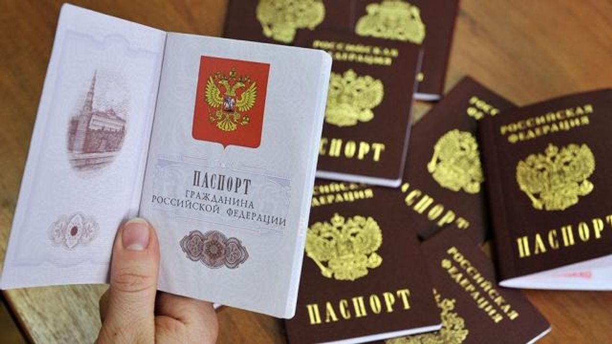 Росія відмовилась видавати паспорти мешканцям окупованого Сходу України Росія відмовилась видавати паспорти мешканцям окупованого Сходу України