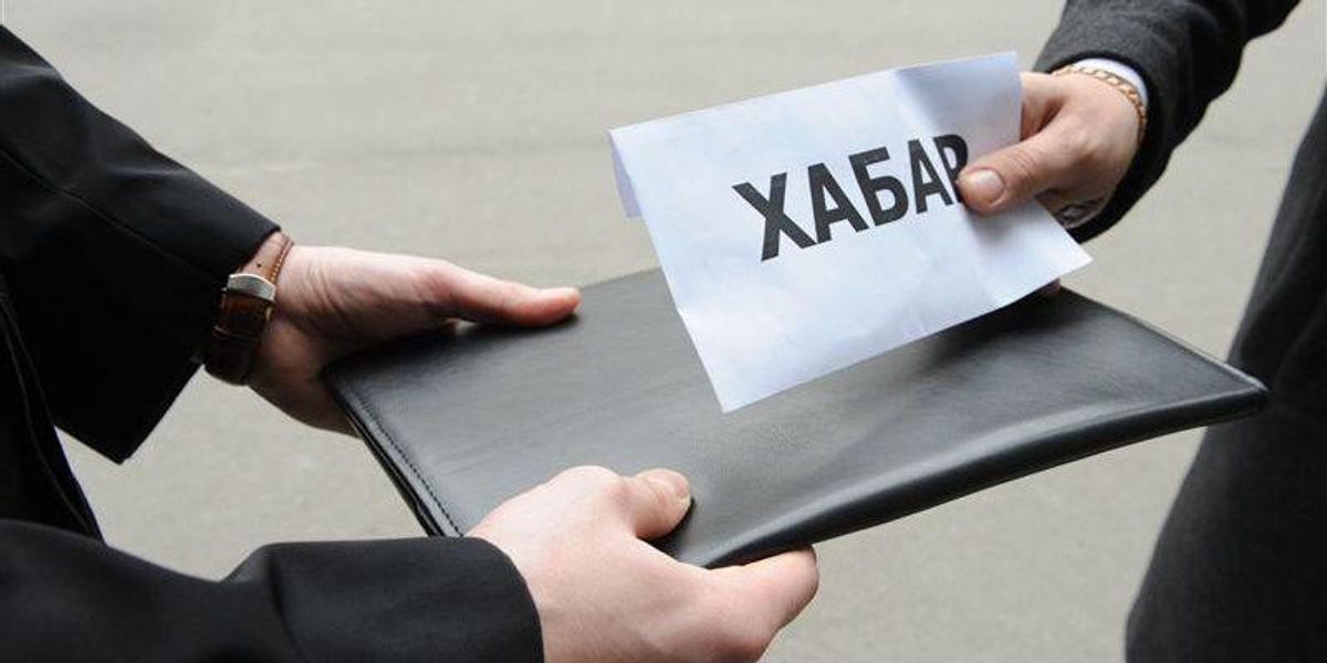 Спіймані на гарячому хабарники залишаються на своїх робочих місцях Спіймані на гарячому хабарники залишаються на своїх робочих місцях
