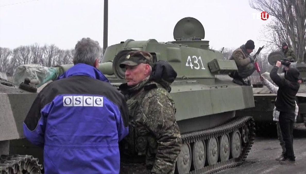 Представники ОБСЄ приїжджають до окупованого Луганська по модні прикиди Представники ОБСЄ приїжджають до окупованого Луганська по модні прикиди