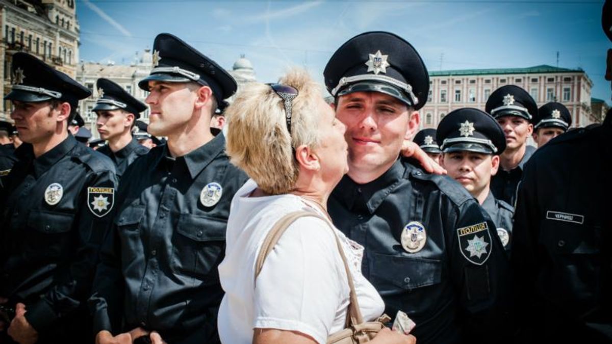 Патрульные полицейские забыли, что такое нормально спать и есть - 24 Канал