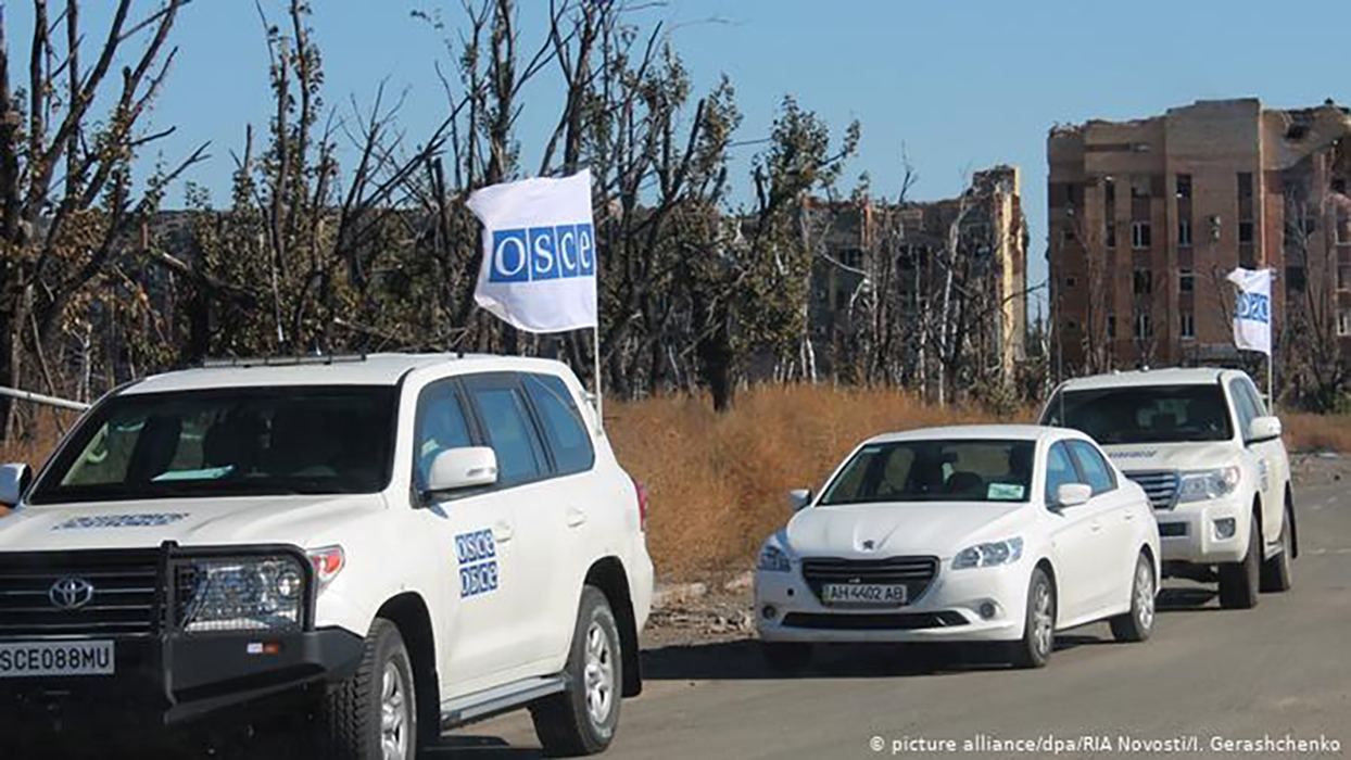 Спостерігачі ОБСЄ потрапили під обстріл в Ясинуватій