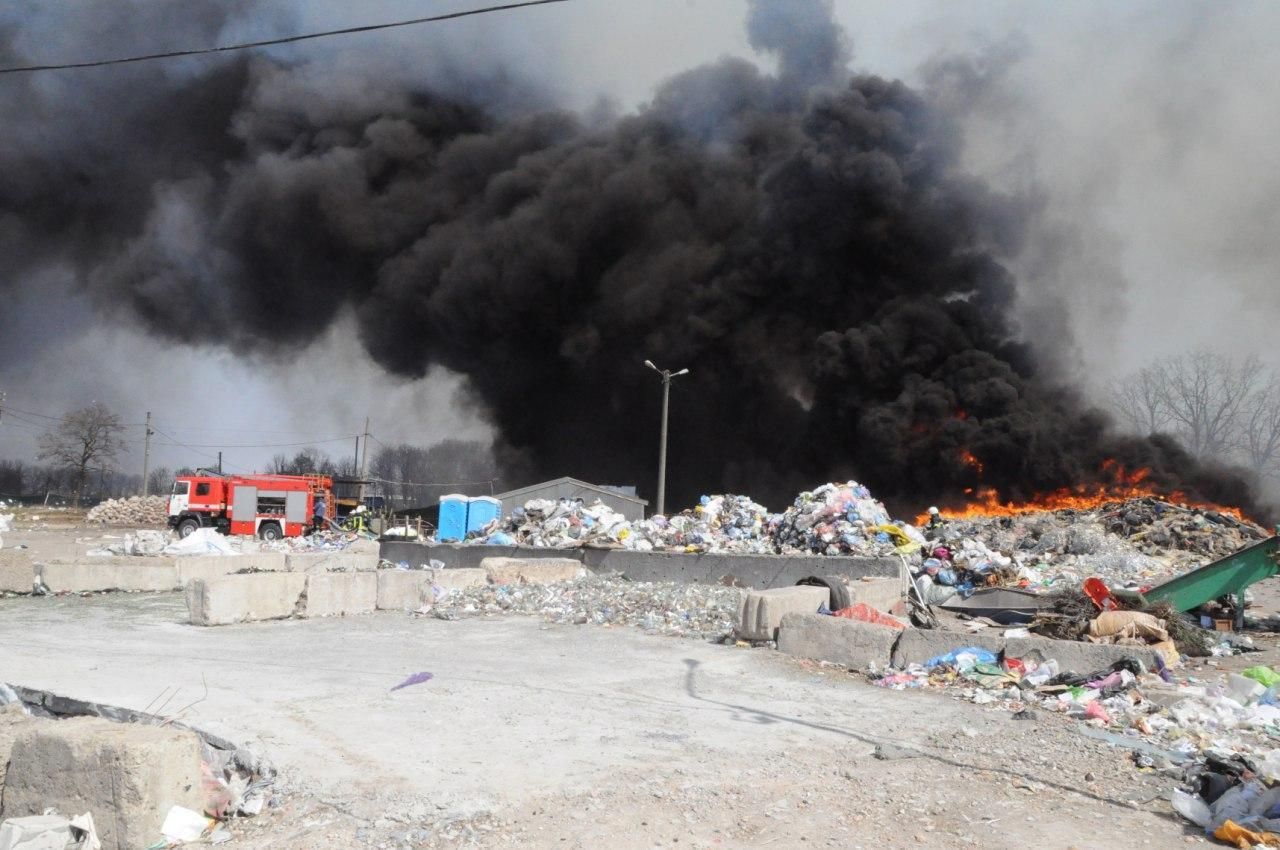 У Кропивницькому горить міське сміттєзвалище: фото У Кропивницькому горить міське сміттєзвалище: фото