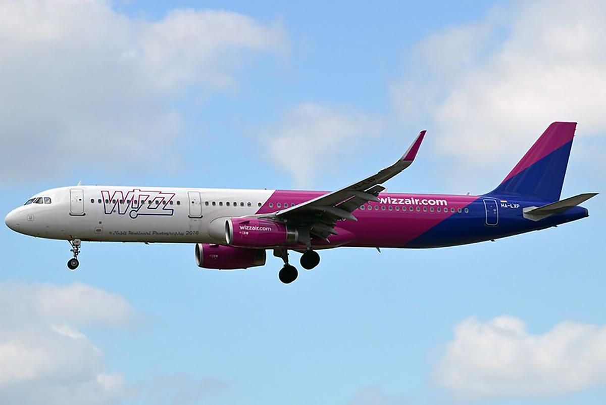 Wizz Air звільняє кожного п'ятого працівника та зменшує зарплати