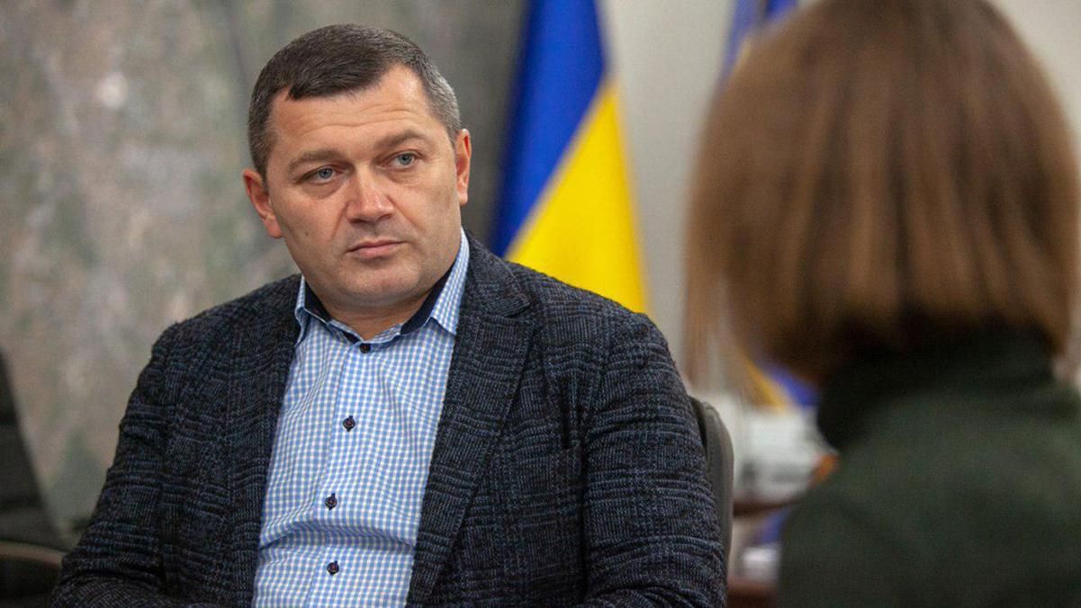 Заступник Кличка Поворозник вимагав хабарі у сотні тисяч доларів: СБУ затримала посередника Заступник Кличка Поворозник вимагав хабарі у сотні тисяч доларів: СБУ затримала посередника