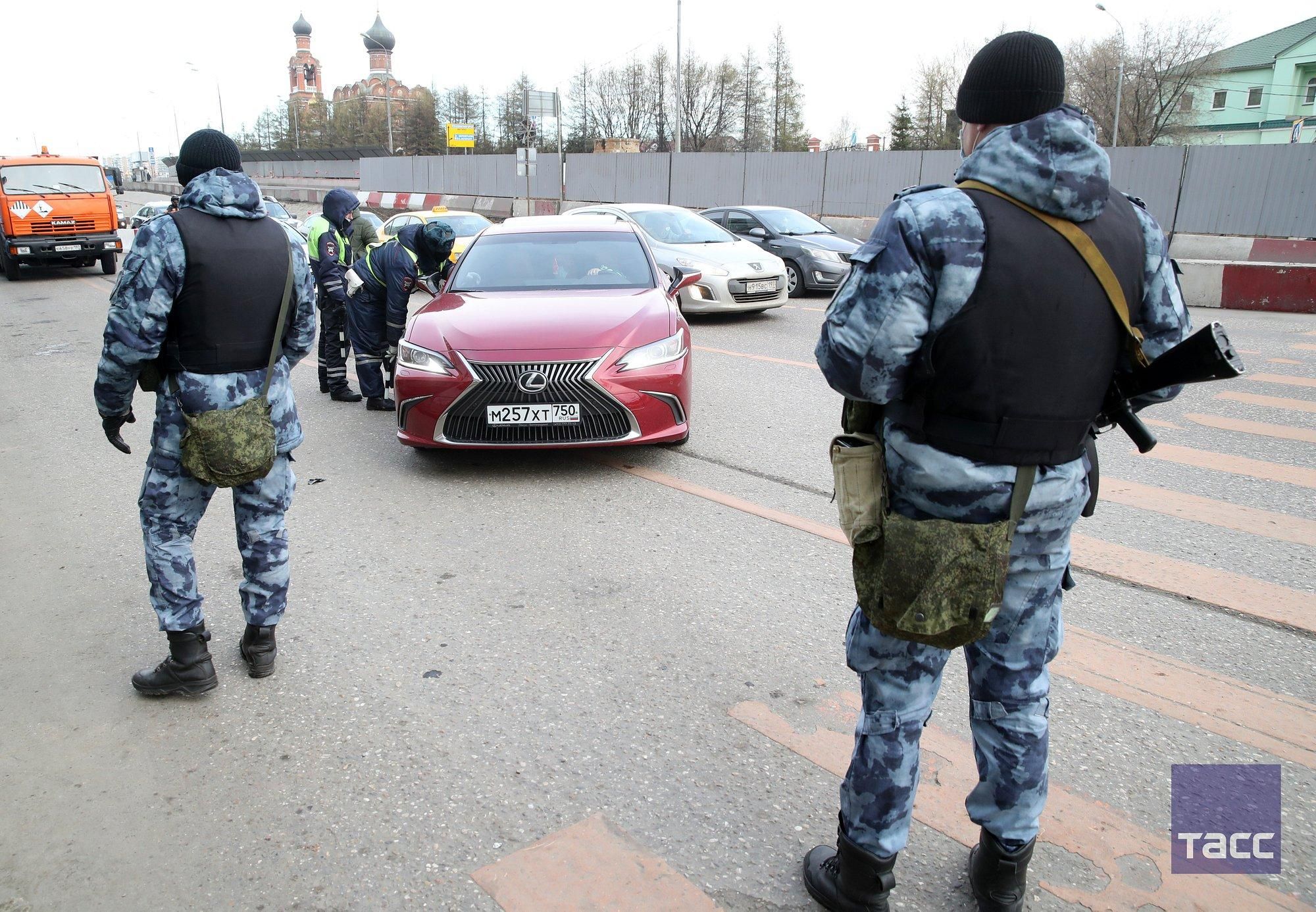 Пропускний режим у Москві - затори на дорогах, черги в метро