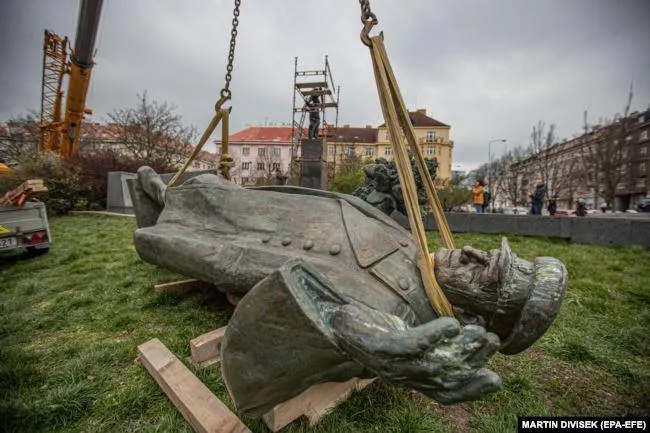 демонтування пам'ятника в чехії