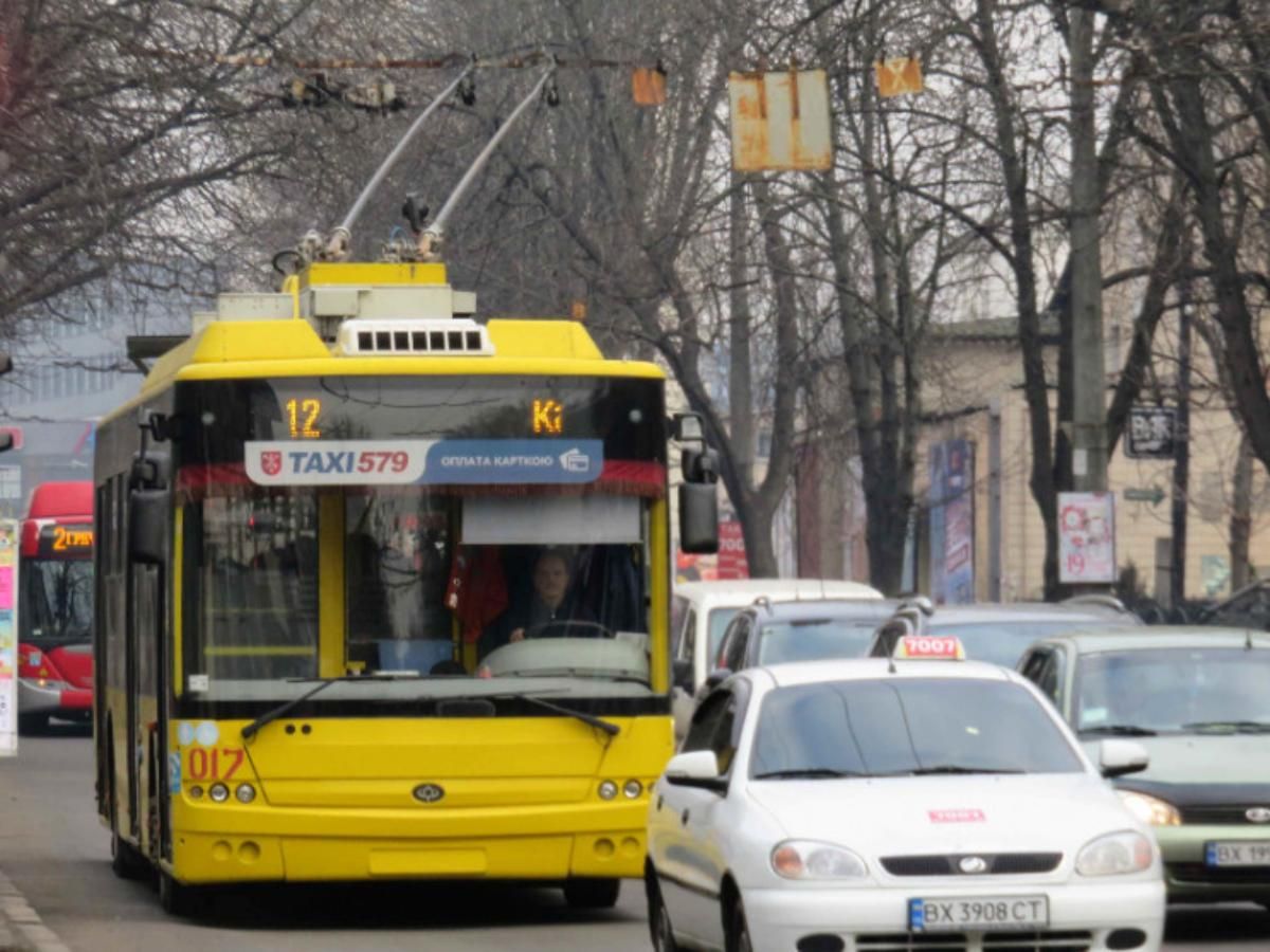 На Великдень у Хмельницькому не буде їздити громадський транспорт та не працюватимуть магазини