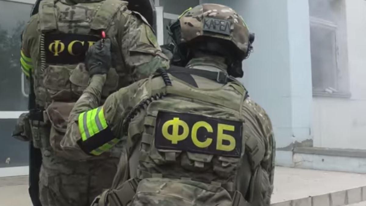 ФСБ затримала українця в Криму за підозрою в шпигунстві: з'явилось відео