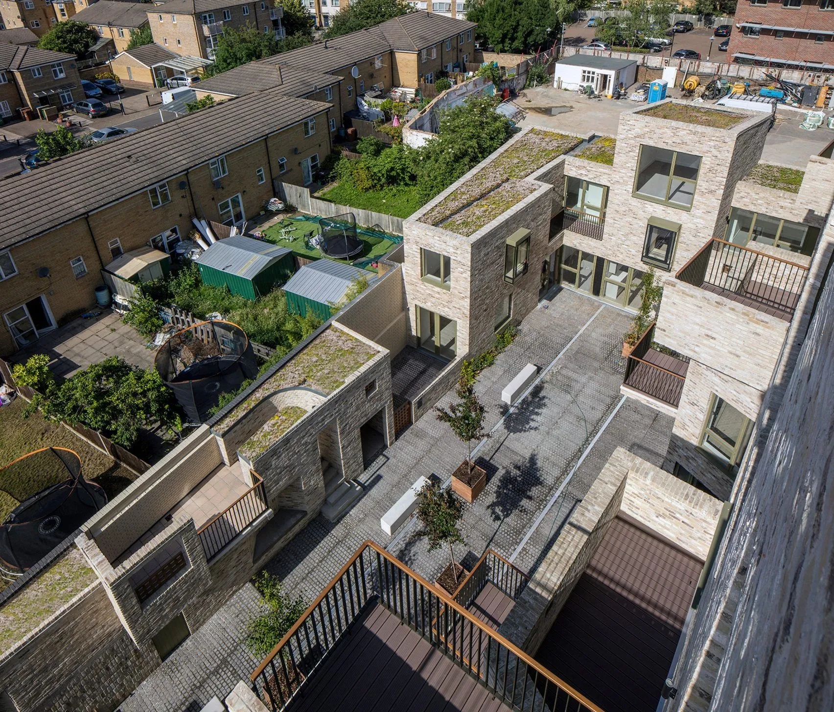 Тераси в будинку ідеально підходять для відпочинку Тераси в будинку ідеально підходять для відпочинку