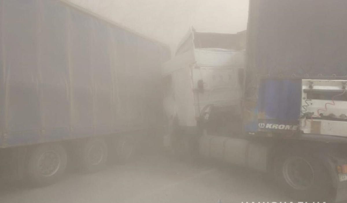 Через піщану бурю під Києвом трапилася маштабна ДТП: загинули 4 людей – фото