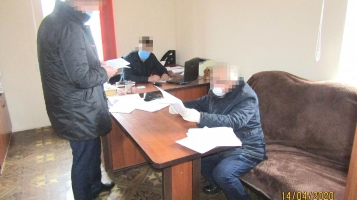 Мэру на Житомирщине вручили подозрение за присвоение 645 тысяч гривен Мэру на Житомирщине вручили подозрение за присвоение 645 тысяч гривен