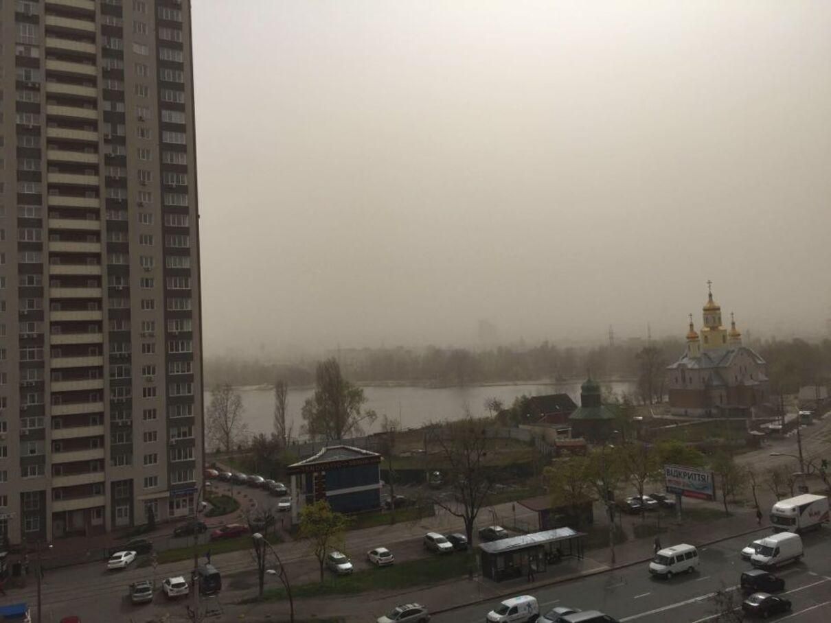 Піщана буря у Києві: 5 людей госпіталізували із травмами