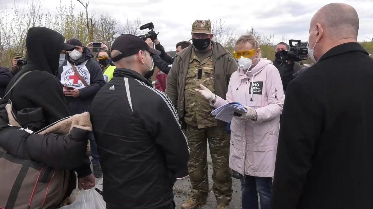 Обмен п. Журналист в украинском плену. Журналист в пленуплену. Боевики ОРДЛО.