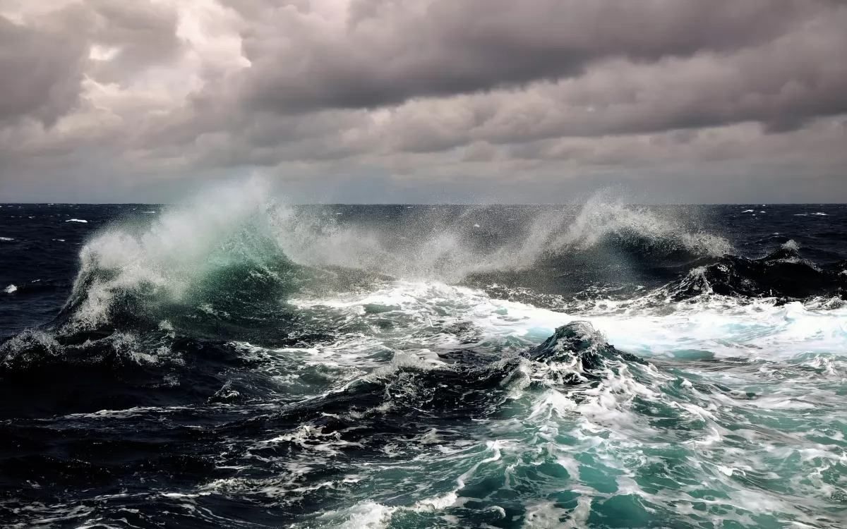 Штормове попередження оголосили в акваторії Чорного та Азовського морів: ІІ рівень небезпечності
