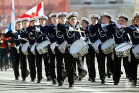 Репетиція параду до Дня перемоги в Москві закінчилася масовим зараженням дітей COVID-19