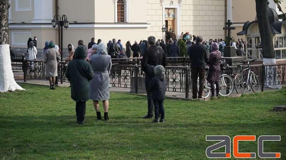 Поліція залучатиме спецназ на Великдень у разі масових скупчень вірян Поліція залучатиме спецназ на Великдень у разі масових скупчень вірян