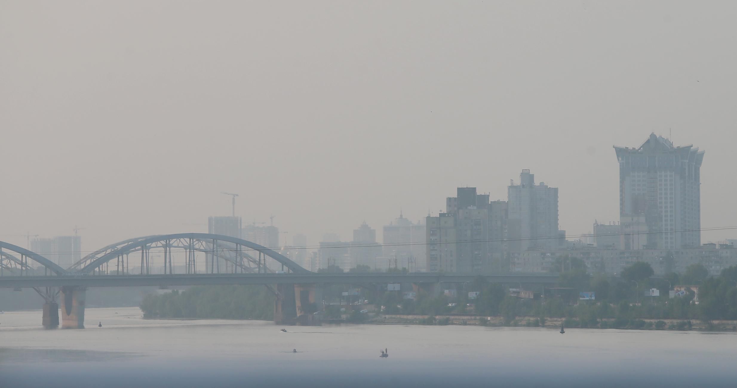 Когда ситуация с загрязнением воздуха в Киеве улучшится: прогноз Укргидрометцентра и ГСЧС
