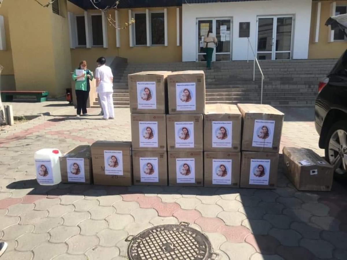 Девушка с собачкой из Уханя собрала помощь для херсонских медиков Девушка с собачкой из Уханя собрала помощь для херсонских медиков