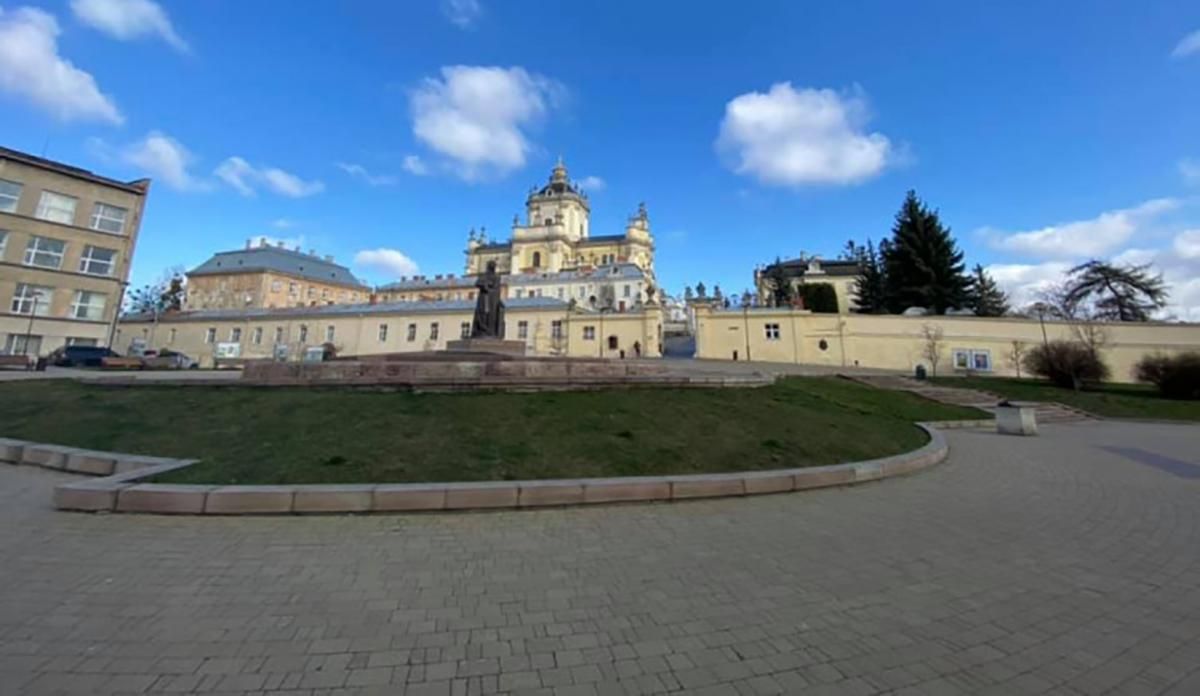 Великдень, нетиповий для Львова: чи дотримуються у храмах карантину 