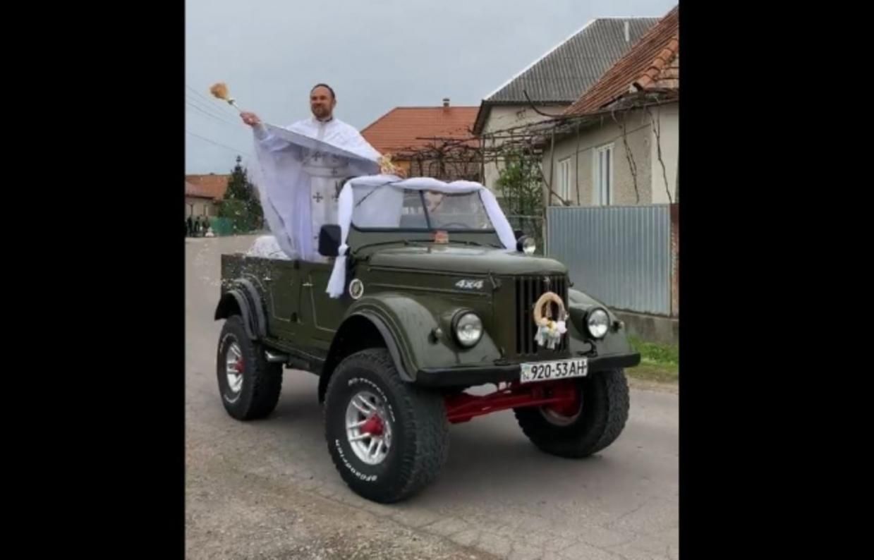 На авто і возах: як священники дистанційно освячували кошики – відео з усіх куточків країни На авто і возах: як священники дистанційно освячували кошики – відео з усіх куточків країни