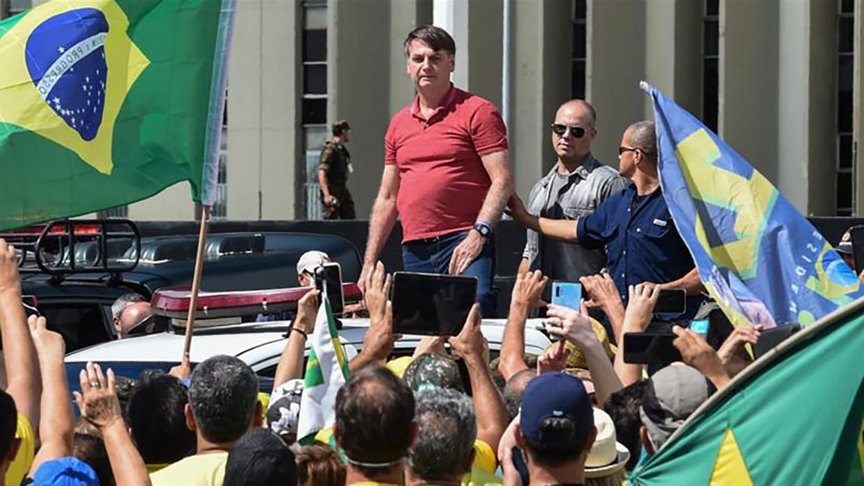 Президент Бразилии Болсонару на митинге против карантина