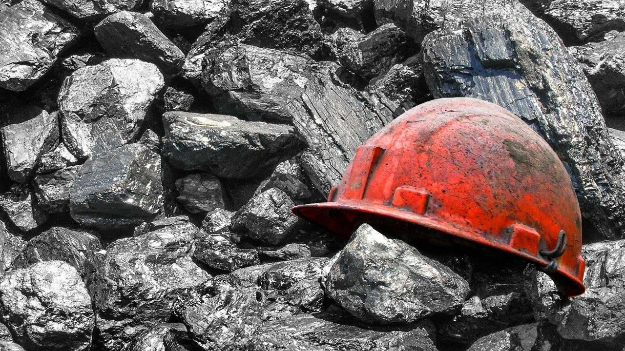 10 шахт Ахметова припинили видобувати українське вугілля