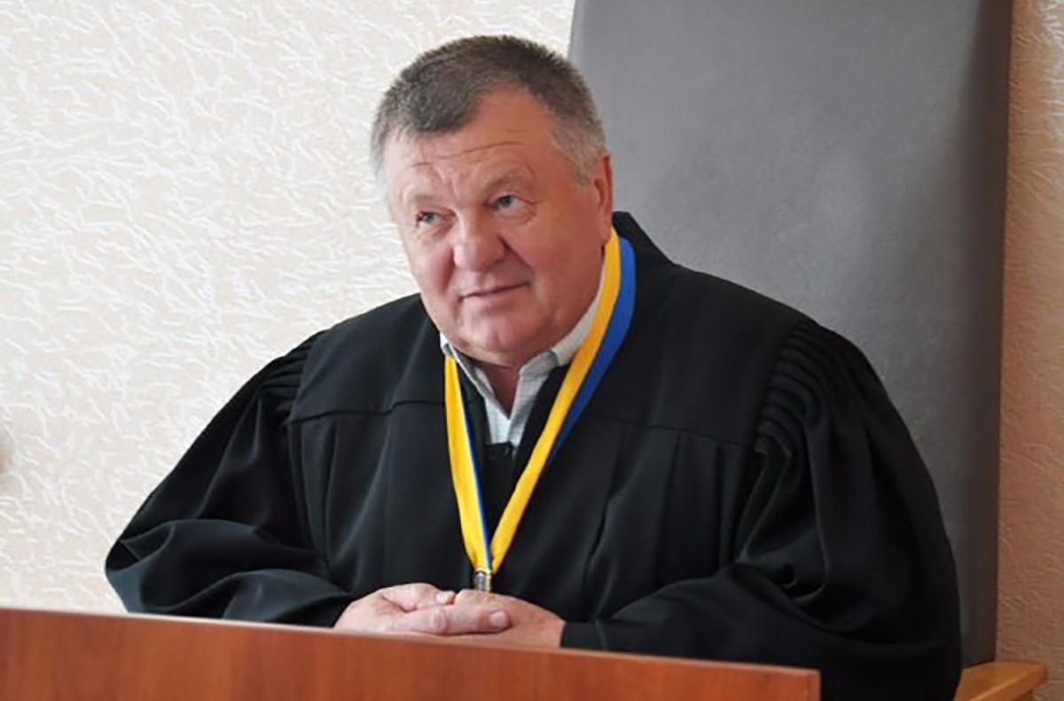 Почесна відставка та мільйон гривень: як одіозний суддя вкотре вийшов сухим із води Почесна відставка та мільйон гривень: як одіозний суддя вкотре вийшов сухим із води
