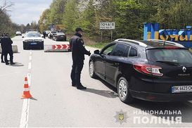 Почаев закрыли на въезд и на выезд после скандального богослужения на Пасху