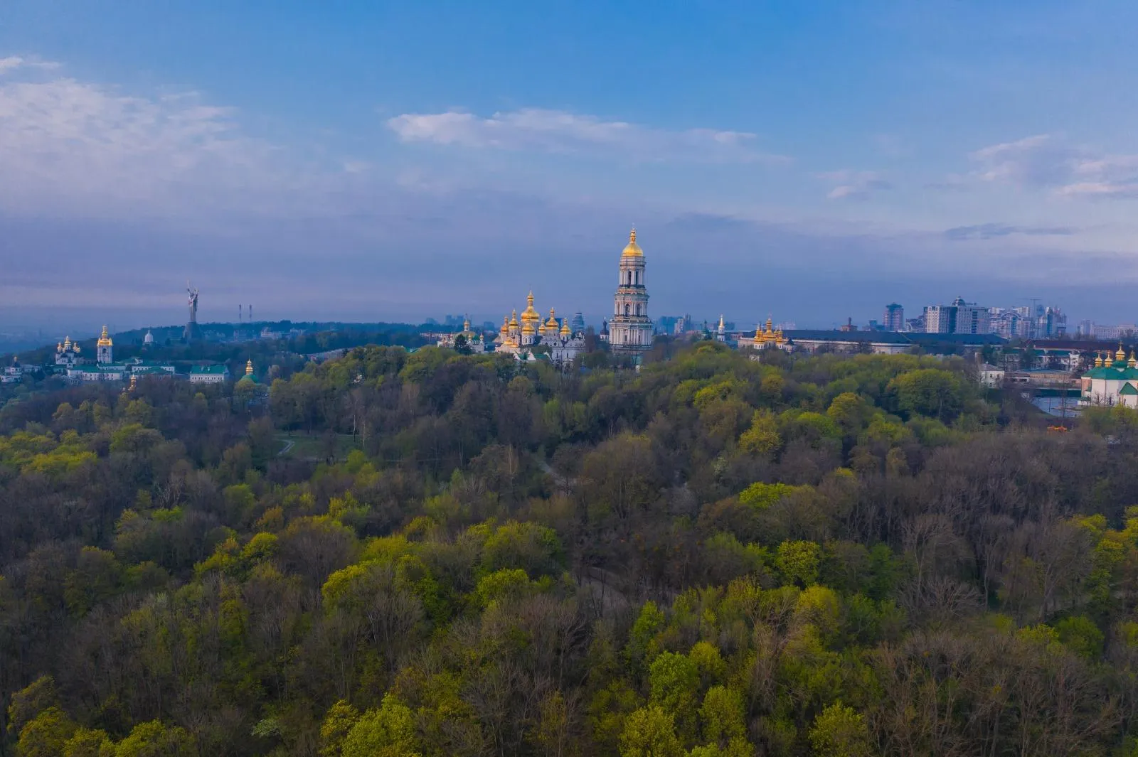 Киев без. Киев без людей. Киев без цвета.