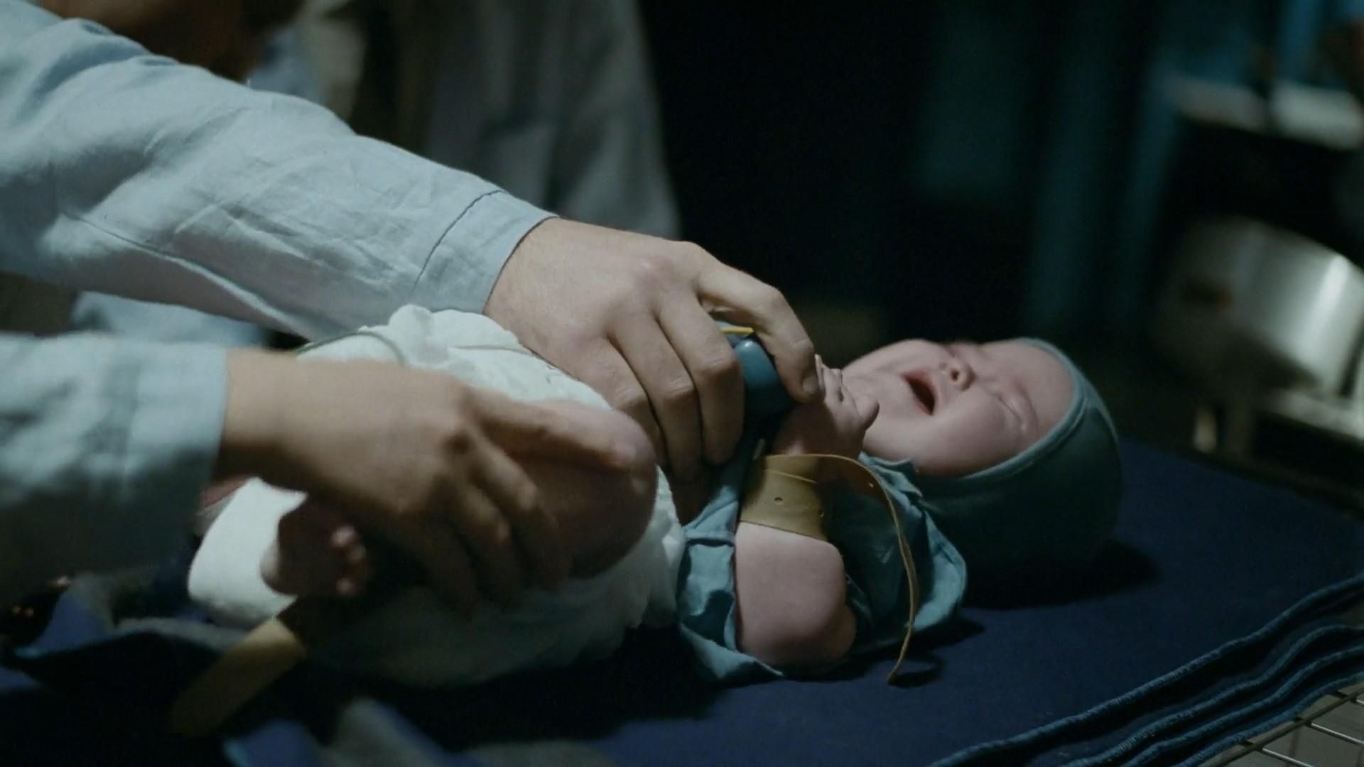 Фільм ДАУ викликав скандал в мережі через зйомку немовлят
