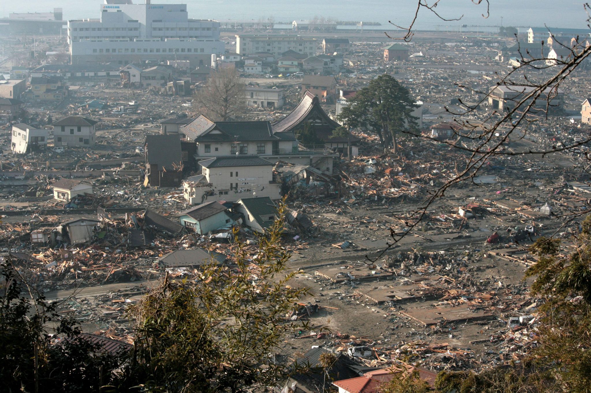  Цунами в Японии 2020 – стране угрожает цунами в 30 метров и землетрясение