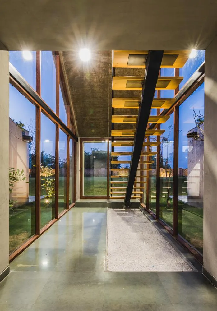 Усі кімнати в домі гарно освітлюються / фото: Archdaily Усі кімнати в домі гарно освітлюються / фото: Archdaily