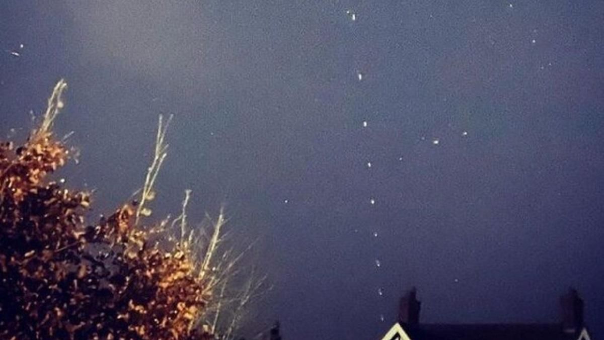 У небі над Києвом зафіксували 17 неопізнаних об'єктів: відео У небі над Києвом зафіксували 17 неопізнаних об'єктів: відео