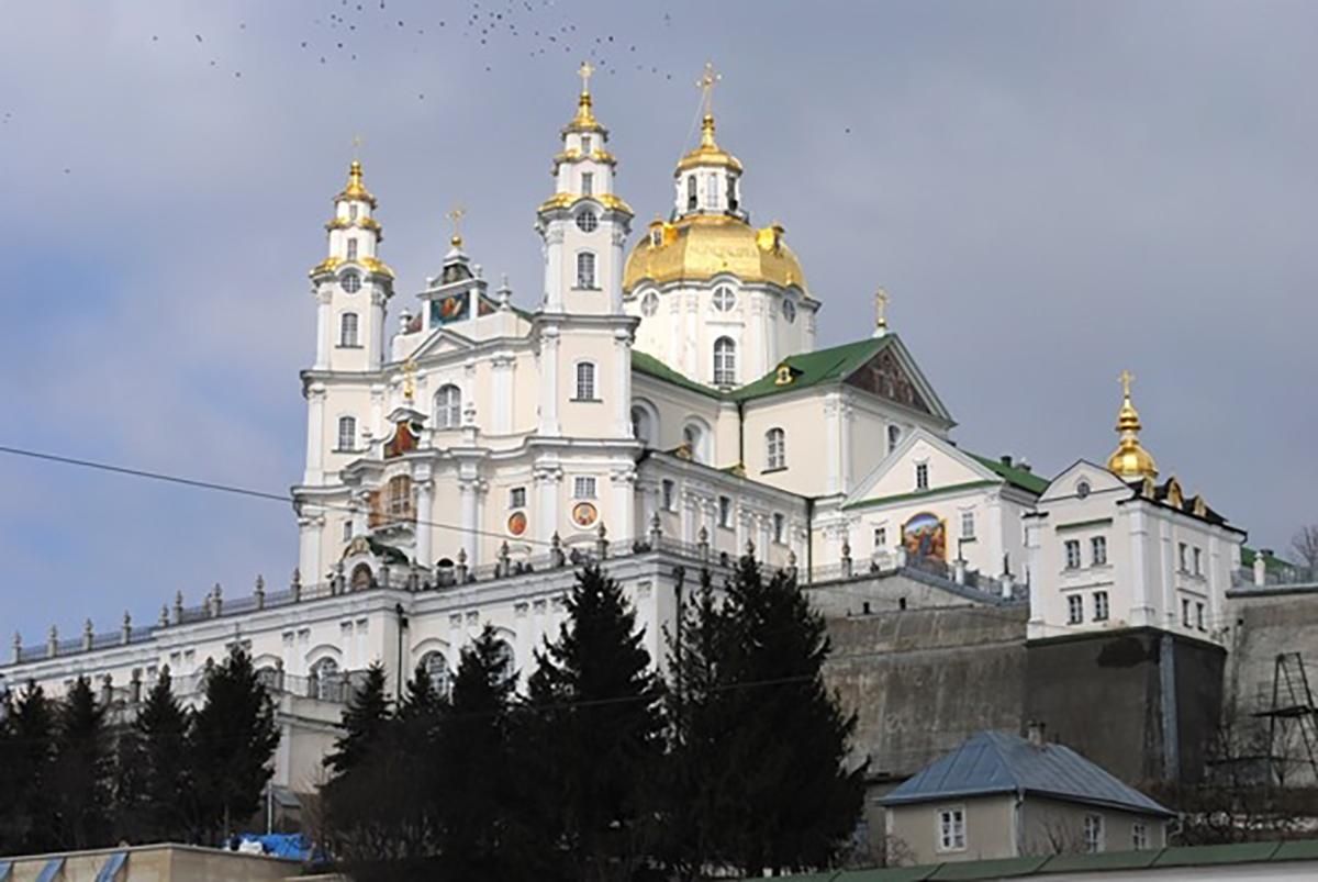 Керівники Почаївської лаври порушили обіцянку щодо закриття храму на Великдень, – голова райради Керівники Почаївської лаври порушили обіцянку щодо закриття храму на Великдень, – голова райради