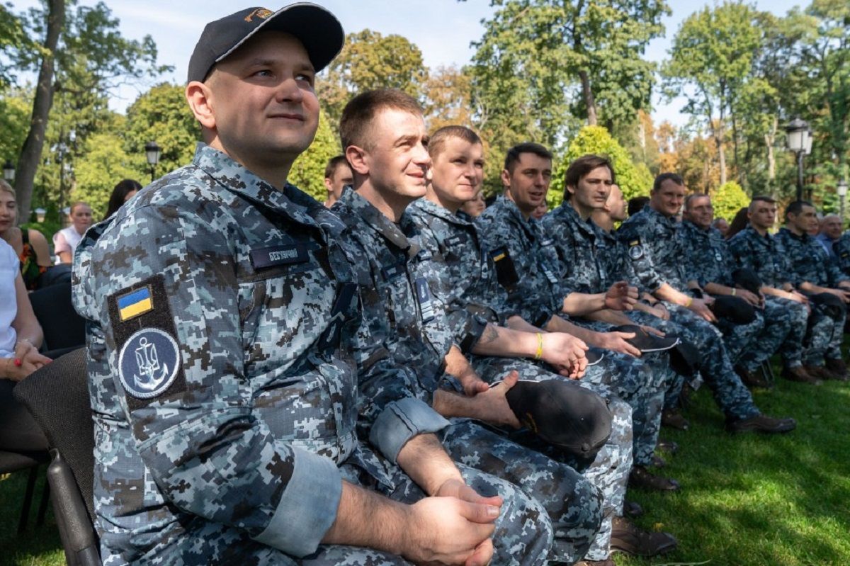 Звільненим з полону українським морякам надали статус УБД