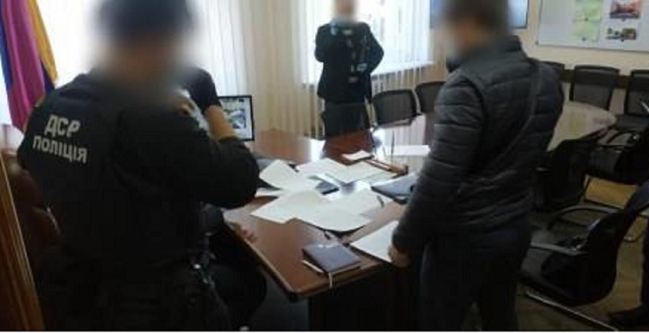 Мера Покрова затримали: підозрюють у розкраданні бюджетних грошей Мера Покрова затримали: підозрюють у розкраданні бюджетних грошей