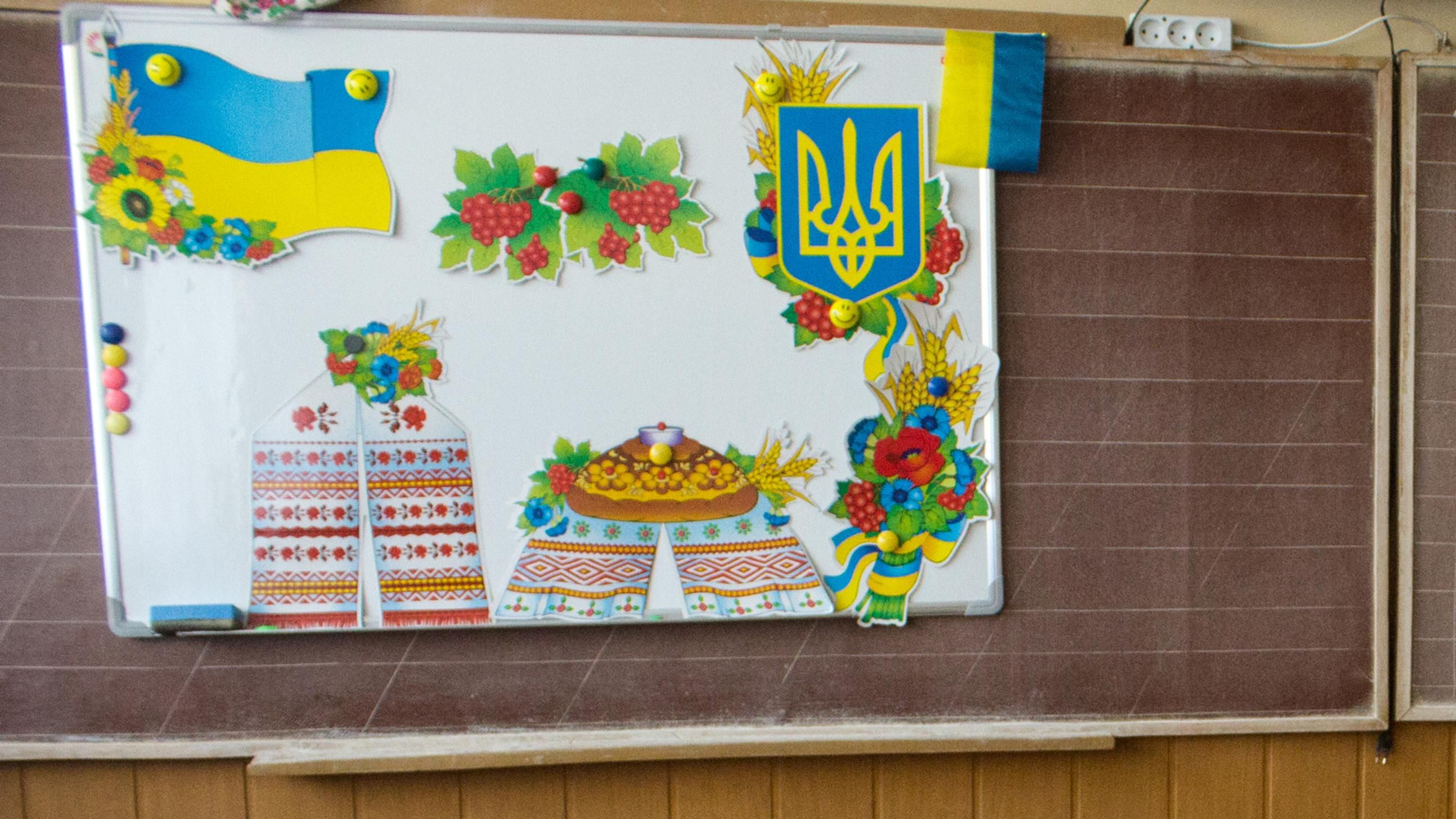 Со следующего учебного года для средних и старших классов 80% программы должно быть только на украинском языке, – МОН