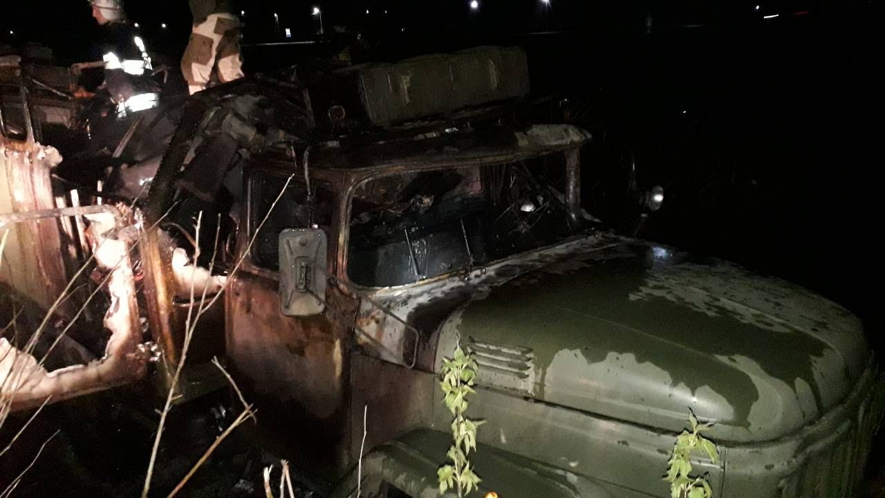 На Львівщині дотла вигоріла вантажівка Міноборони, загинув чоловік – фото