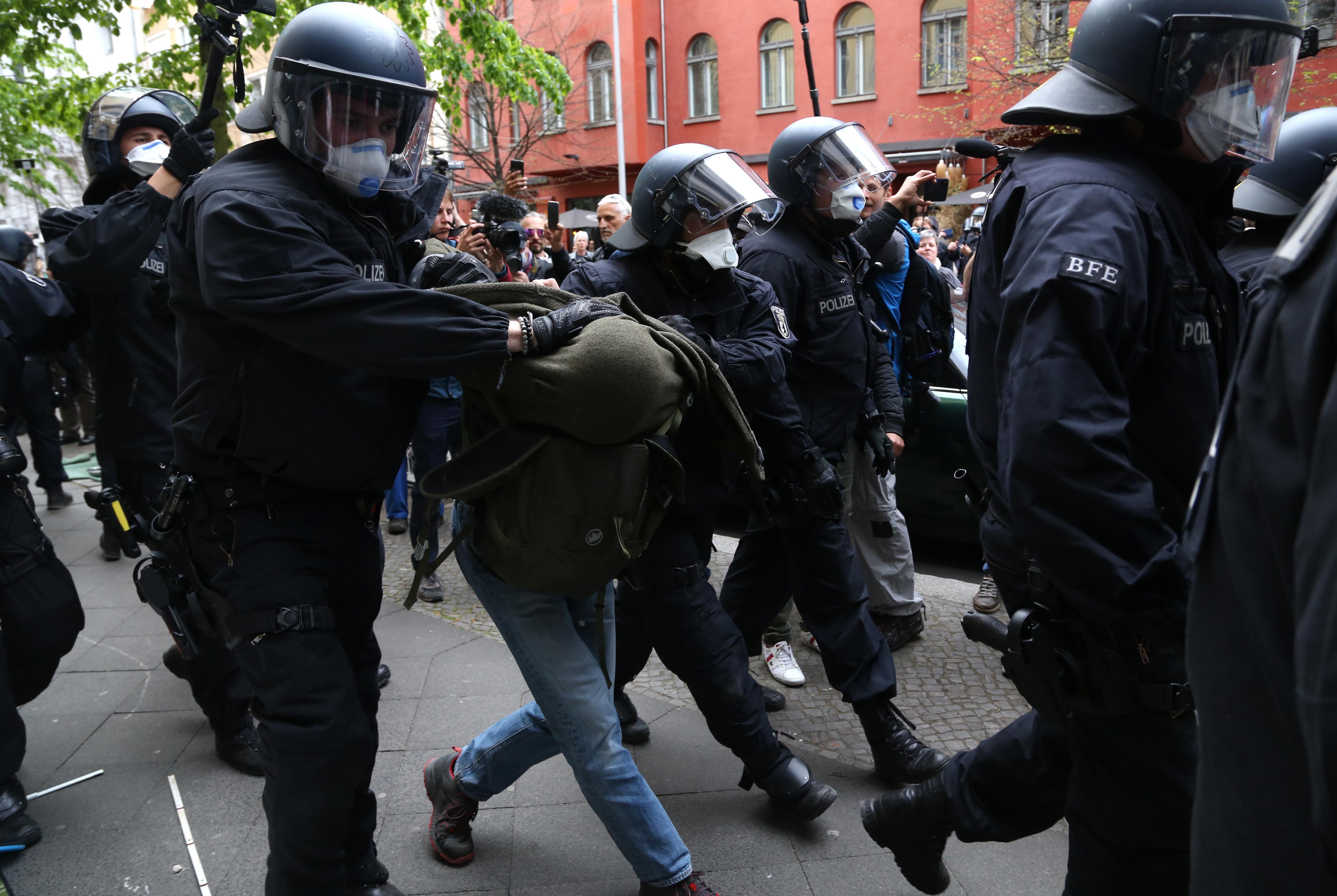 Протести проти карантину у Берліні: є затримані – фото