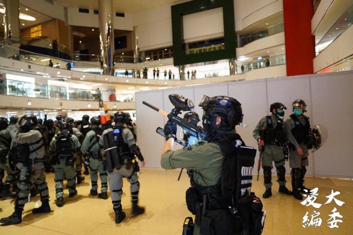 Протести у Гонконгу поновилися попри карантин: фото та відео Протести у Гонконгу поновилися попри карантин: фото та відео