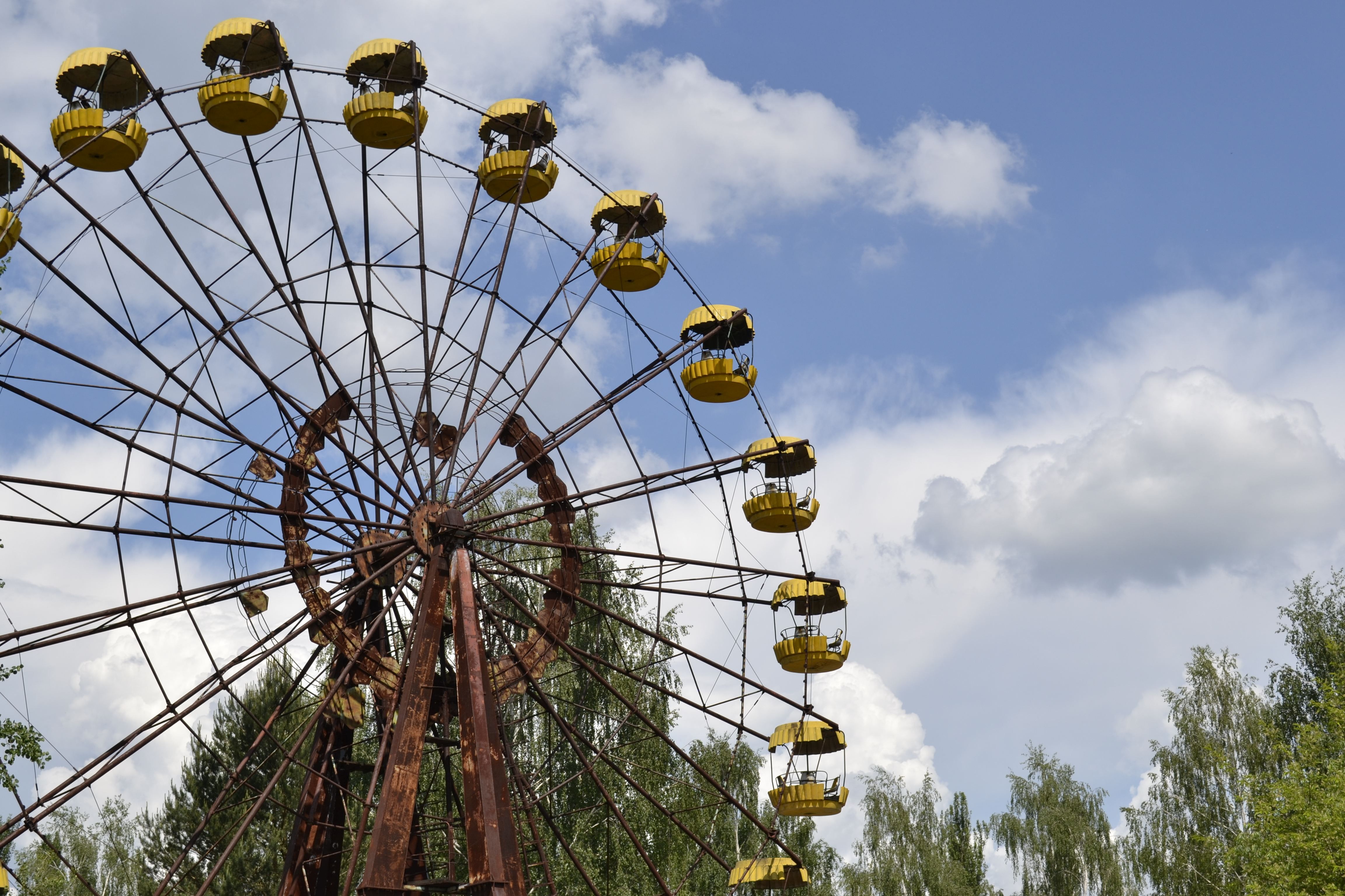 Легендарні місця Чорнобиля до та після пожежі: шокуючі фото Легендарні місця Чорнобиля до та після пожежі: шокуючі фото