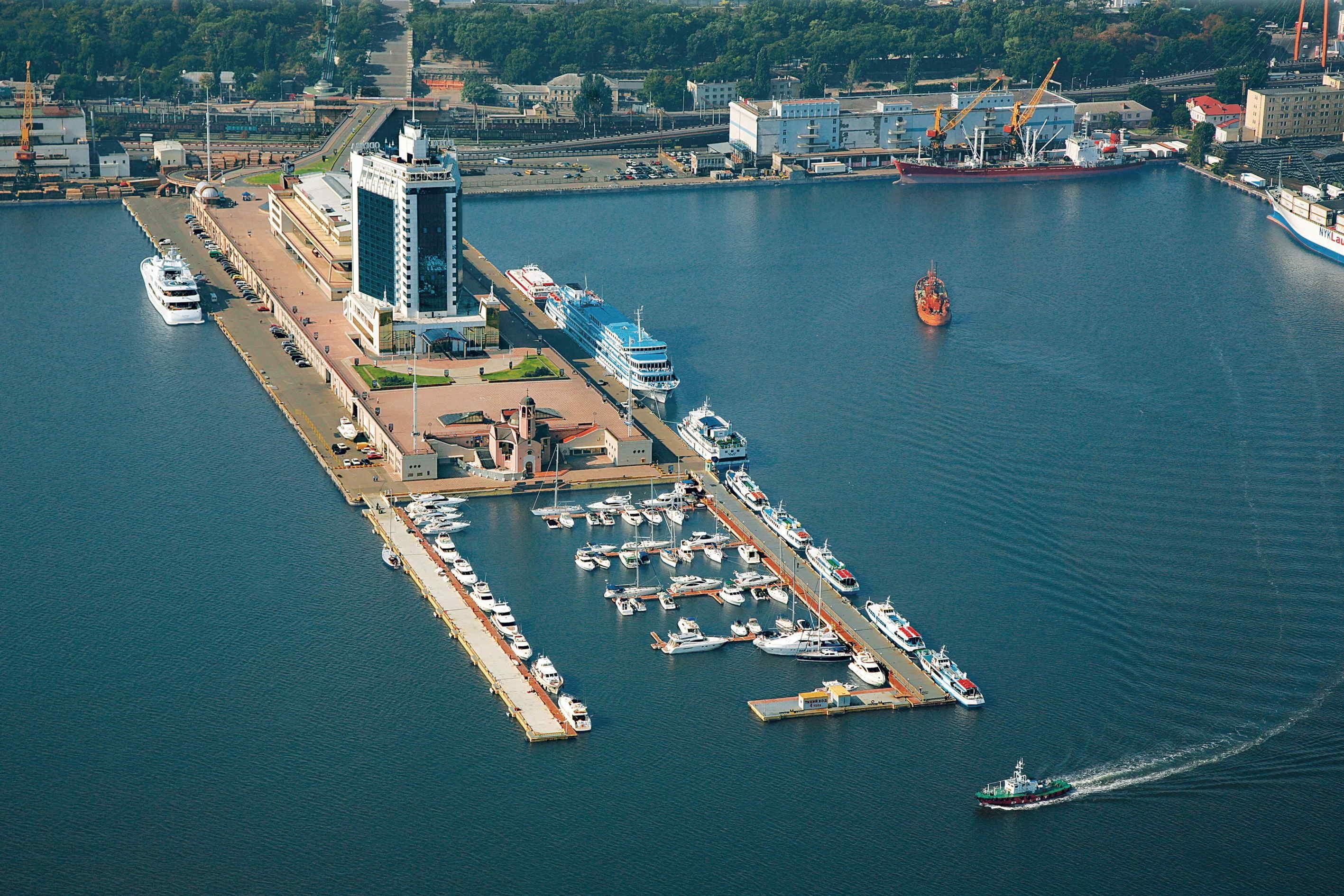 Унікальні фото: як змінювався Одеський порт з 1917 року до сьогодні