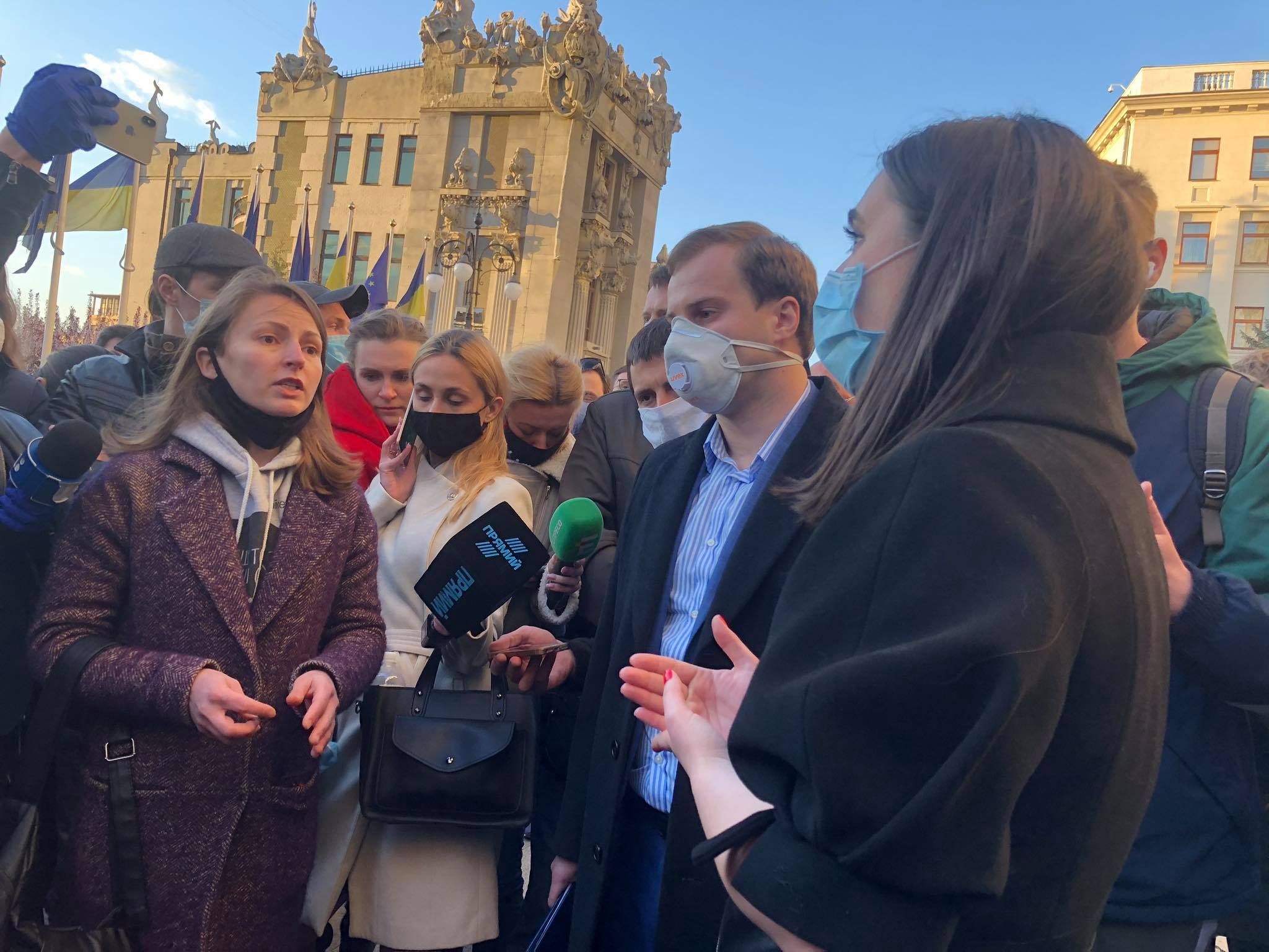 Справа про вбивство Гандзюк: активісти прийшли з протестами до офісу Зеленського Справа про вбивство Гандзюк: активісти прийшли з протестами до офісу Зеленського