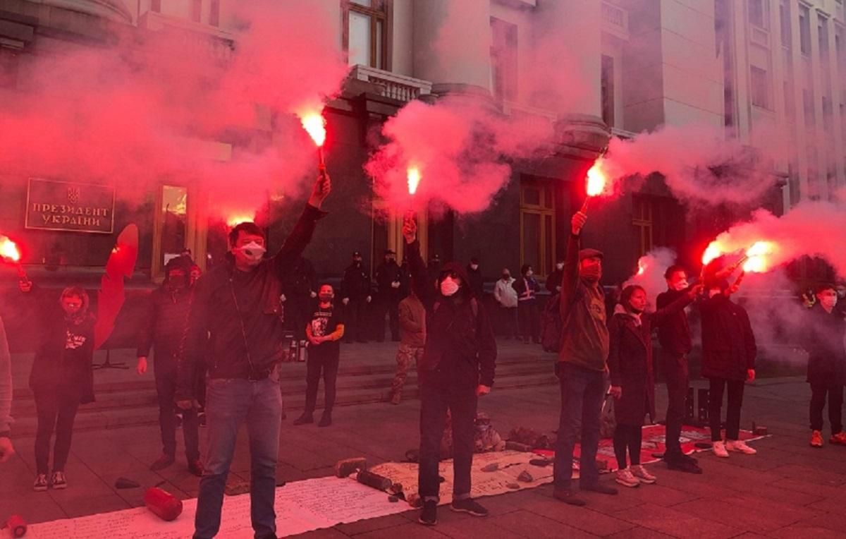 Бійка "чиновник vs поліція", карантинні мітинги і "свято Нептуна" в ЗСУ: фото 27 квітня