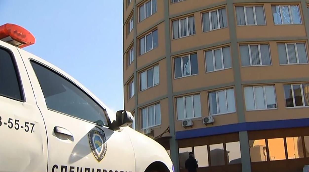 Коронавирус в общежитии в Петропавловской Борщаговке - блокпост Коронавирус в общежитии в Петропавловской Борщаговке - блокпост