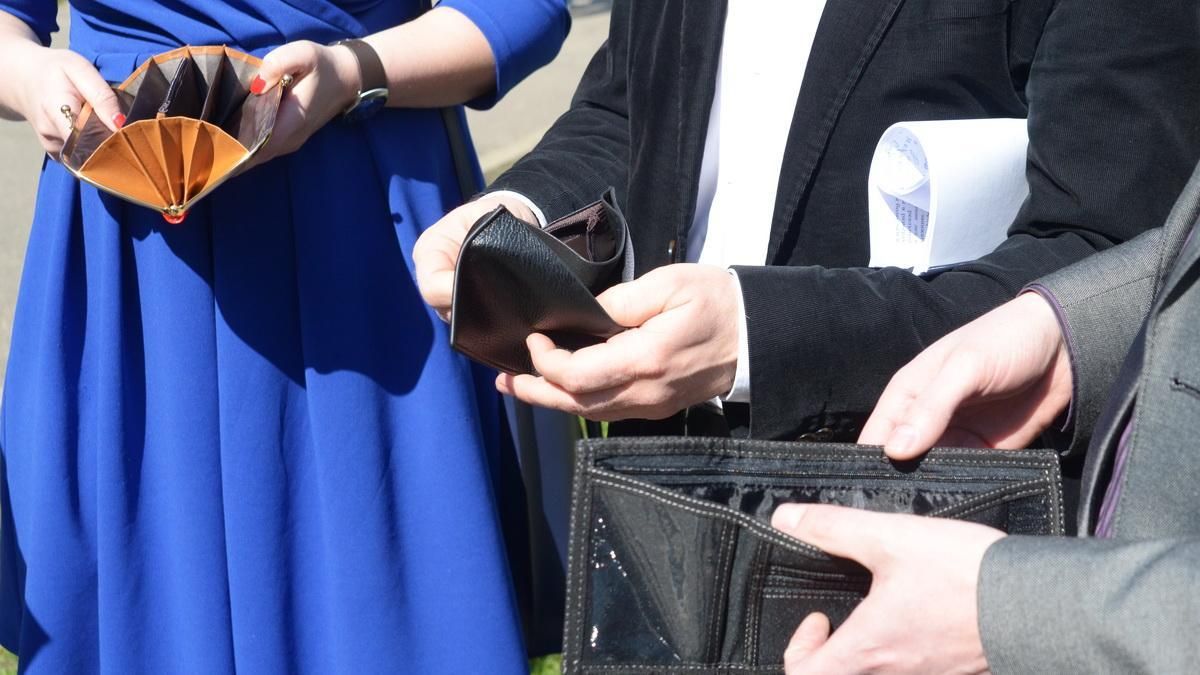 Зарплата не більше 47 тисяч: Кабмін обмежив виплати керівникам держпідприємств на час карантину Зарплата не більше 47 тисяч: Кабмін обмежив виплати керівникам держпідприємств на час карантину