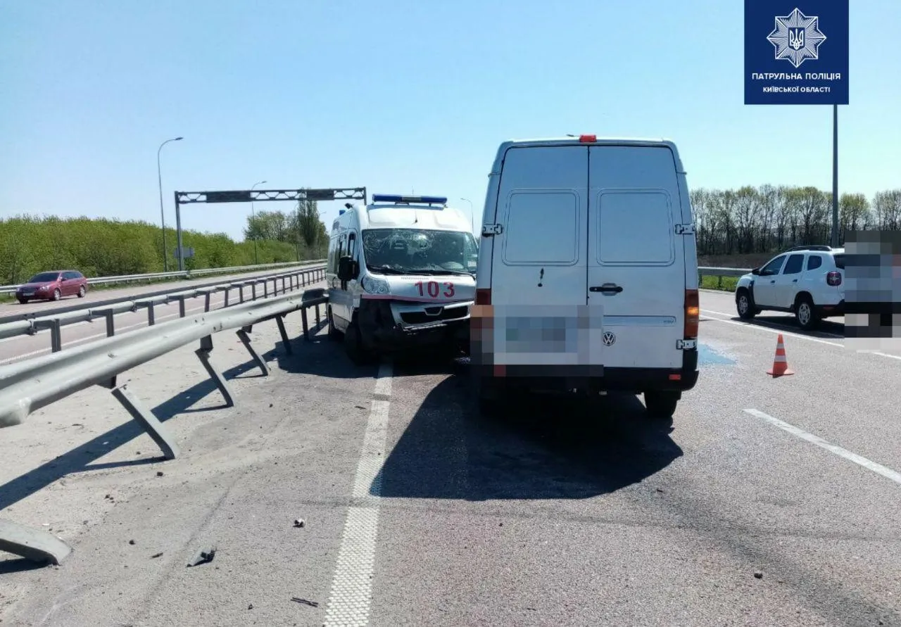 ДТП під Києвом, аварія зі швидкою