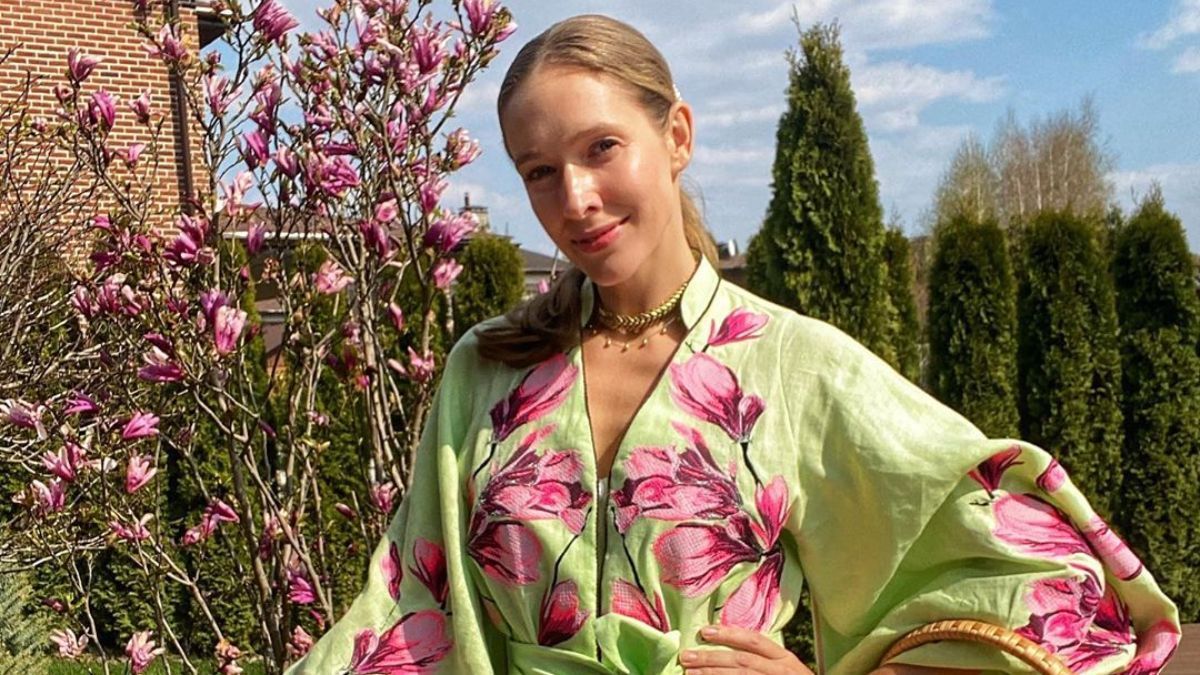 В желтом плаще: Катя Осадчая похвасталась ярким образом