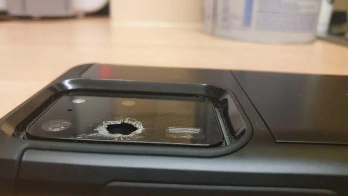 Камера Galaxy S20 Ultra покрывается трещинами: пользователи публикуют фото Камера Galaxy S20 Ultra покрывается трещинами: пользователи публикуют фото