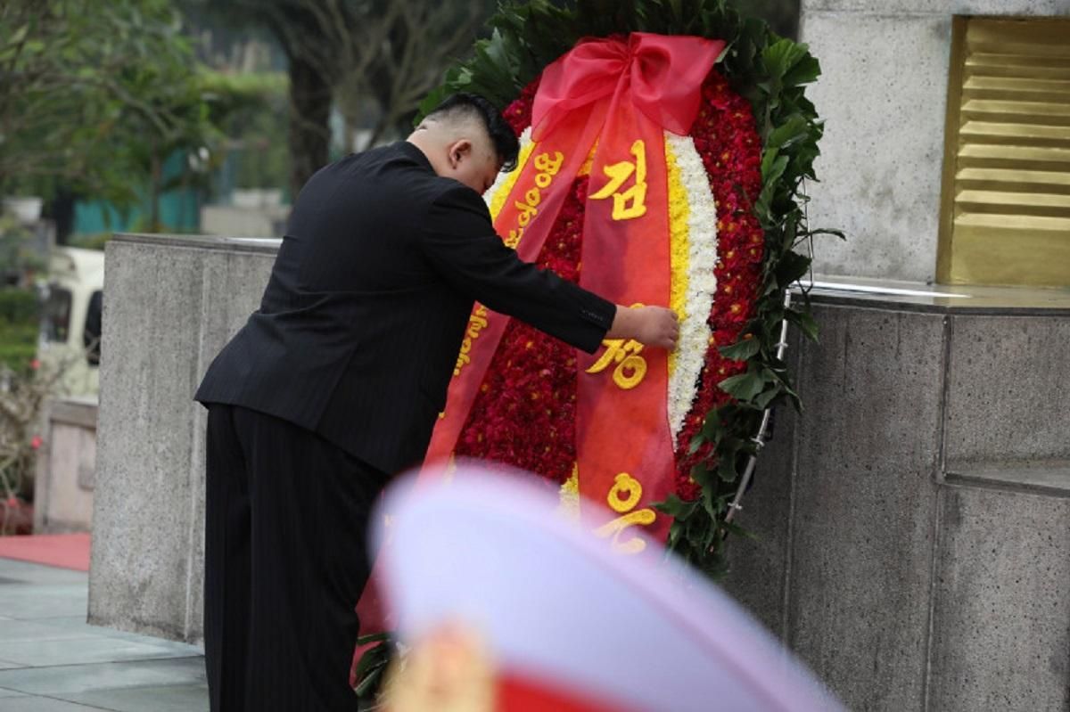 Куда делся Ким Чен Ын - лидер КНДР скрывается от коронавируса Куда делся Ким Чен Ын - лидер КНДР скрывается от коронавируса